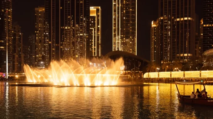 dubaideki-ilk-seferine-isiklar-altinda-kutlama-QyafJTYO.webp