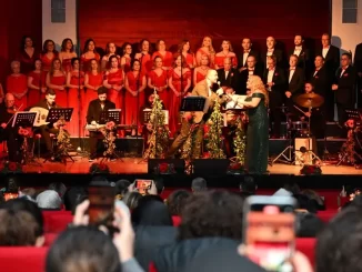 Manisa'da yeni yılı şarkılarla karşıladılar - Ankara Yaşam