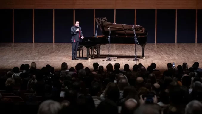 fazil-saydan-50-yilda-muhtesem-izmir-promiyeri-QZb1irwu.webp