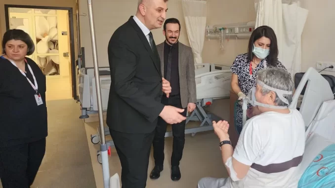 kocaeli-golcuk-belediye-baskani-sezerden-gecmis-olsun-ziyareti-xw6E3xS1.webp