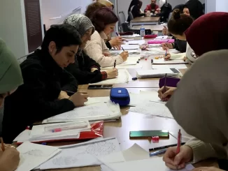 Zarif desenler renklerle buluşarak birer harikaya dönüşüyor - Ankara Yaşam